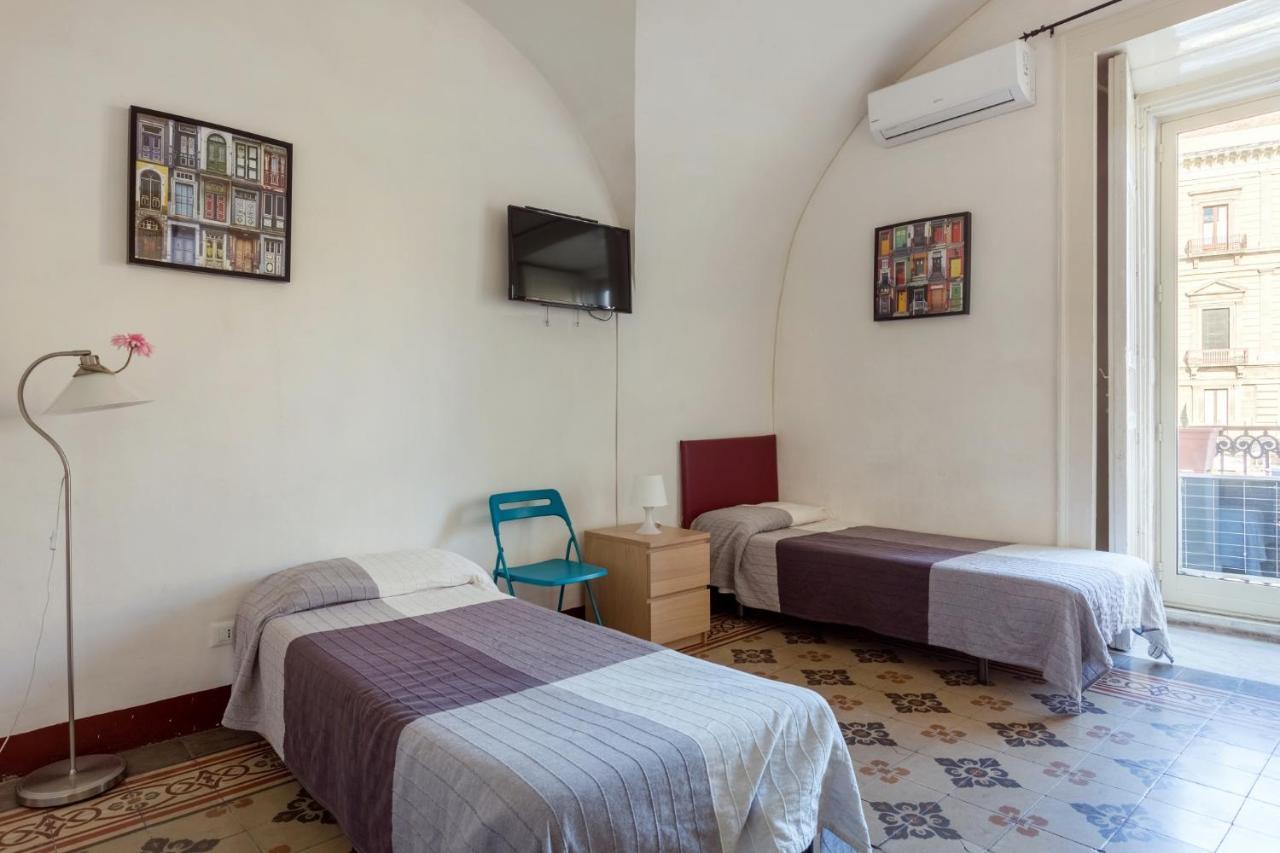 Da Gianni E Lucia Rooms With Bathroom In The City Center CTA Exterior foto