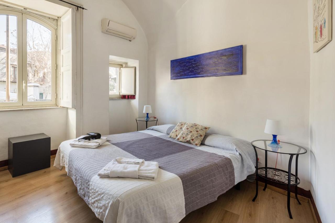 Da Gianni E Lucia Rooms With Bathroom In The City Center CTA Exterior foto